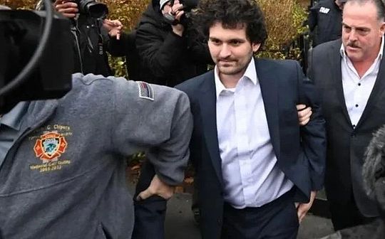 De l’effondrement de l’empire de 32 milliards, voir à travers les trois routines du « mythe riche » « 