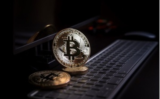 إن الحصول على ثراء بين عشية وضحاها أو إعادة التشغيل بنقرة واحدة “العقد الدائم” شائع في دائرة العملة