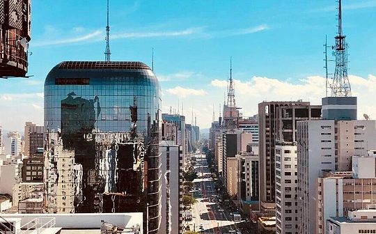 L’ère des agents IA chiffrés approche : comment x402 réécrit la logique fiscale