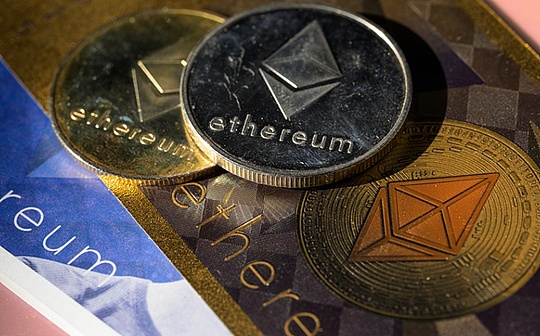 Comparison of digital asset treasury and cryptocurrency venture capital in 2025