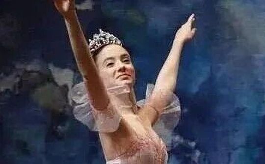 من راقصة باليه إلى أصغر ملياردير: لوانا تخلق عشرات المليارات من الكالشي